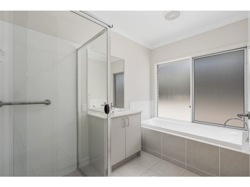 19 Tuxedo Junction Drive, Maudsland QLD 4210