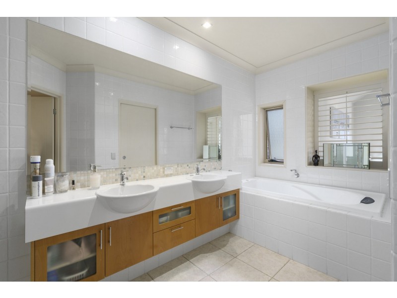 2065/1 The Vistas Drive, Carrara QLD 4211