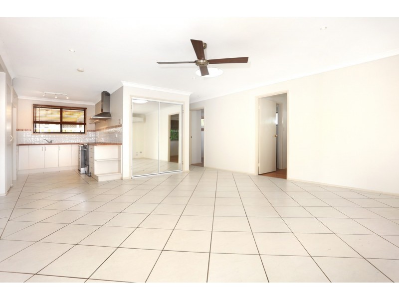 2/12 Wagtail Court, Burleigh Waters QLD 4220