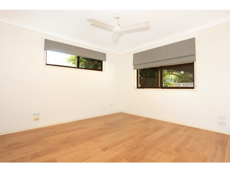 2/12 Wagtail Court, Burleigh Waters QLD 4220