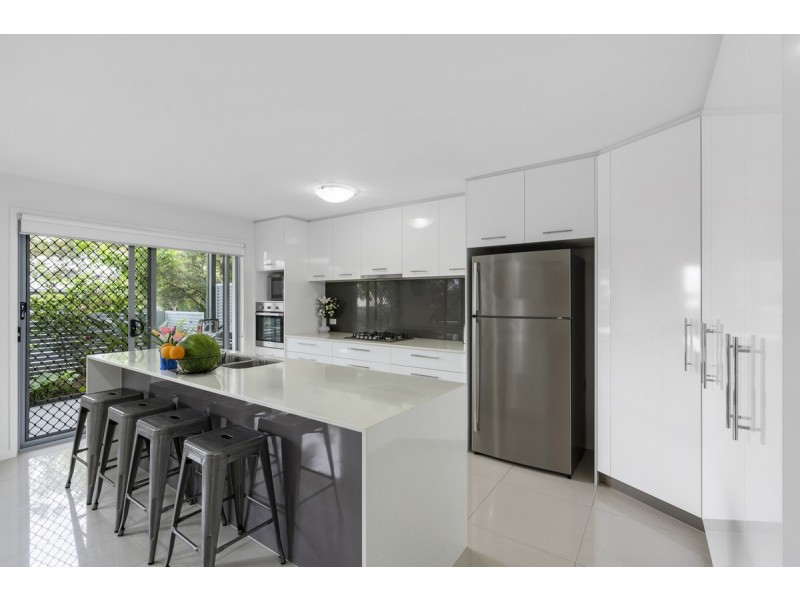 2/3 Hancox Place, Robina QLD 4226