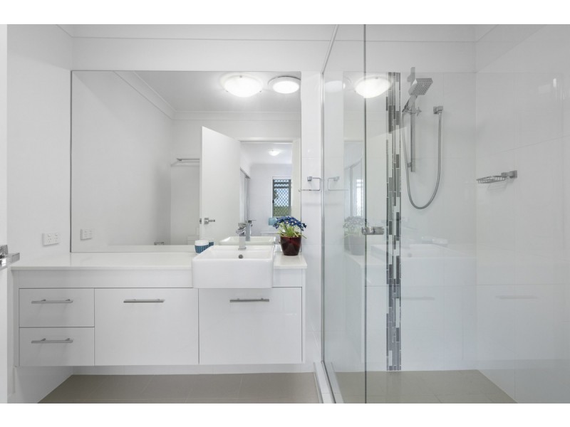 2/3 Hancox Place, Robina QLD 4226