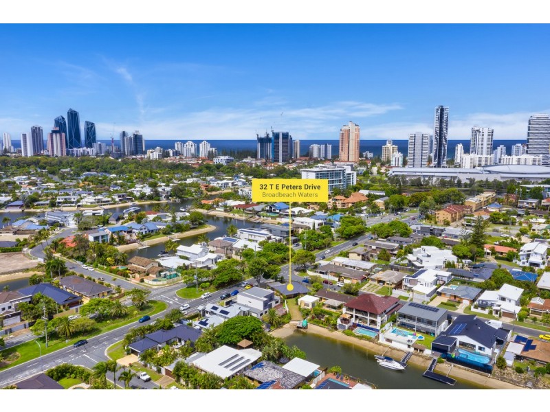 32 T E Peters Drive, Broadbeach Waters QLD 4218