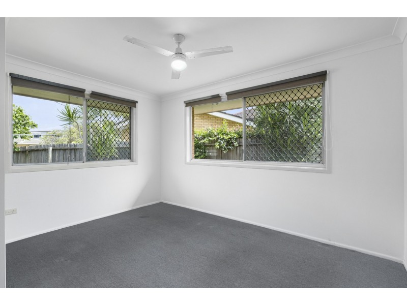 32 T E Peters Drive, Broadbeach Waters QLD 4218