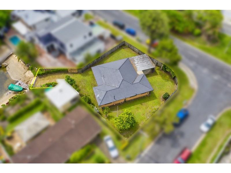 32 T E Peters Drive, Broadbeach Waters QLD 4218