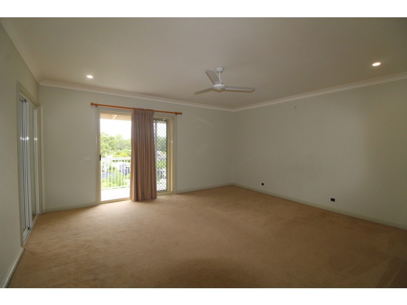 18 Guthrie Parade, Carrara QLD 4211