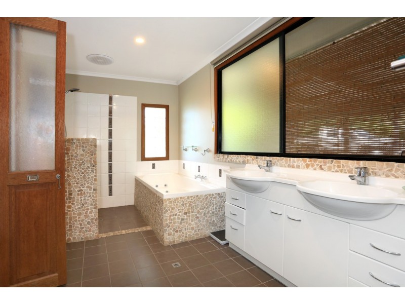 10 Narrabri Court, Gaven QLD 4211