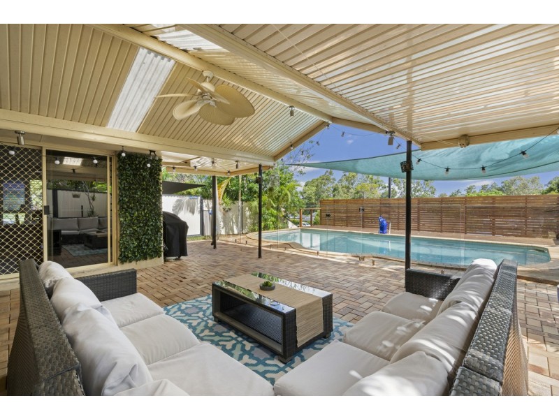 4 Bernadette Place, Highland Park QLD 4211