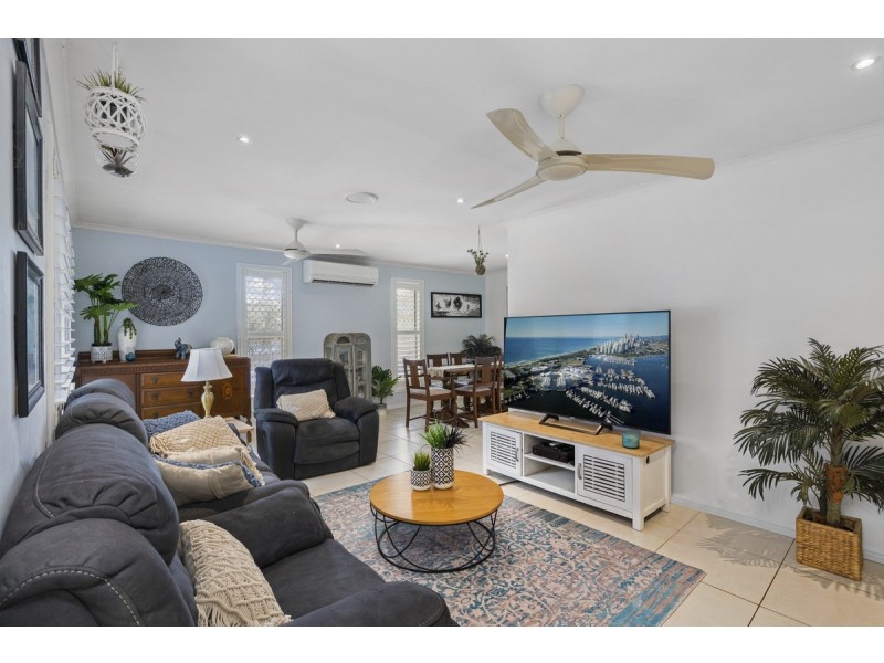 4 Bernadette Place, Highland Park QLD 4211