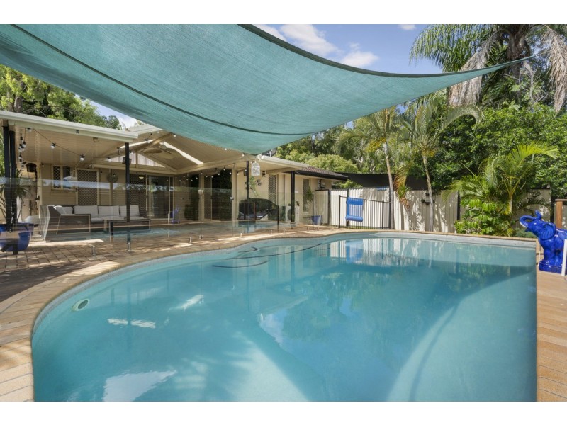 4 Bernadette Place, Highland Park QLD 4211