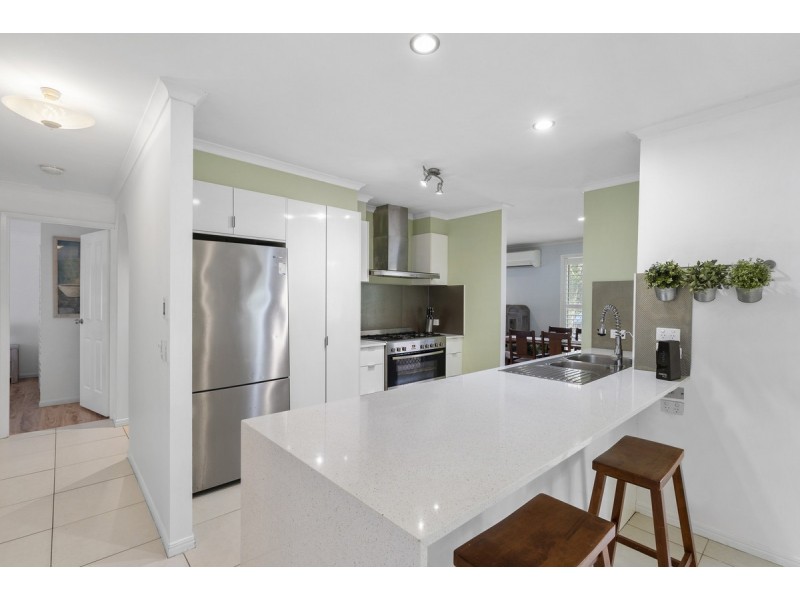 4 Bernadette Place, Highland Park QLD 4211