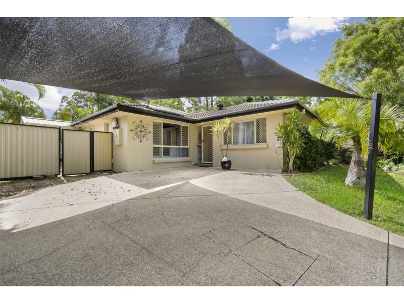 4 Bernadette Place, Highland Park QLD 4211