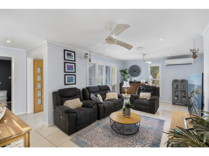 4 Bernadette Place, Highland Park QLD 4211