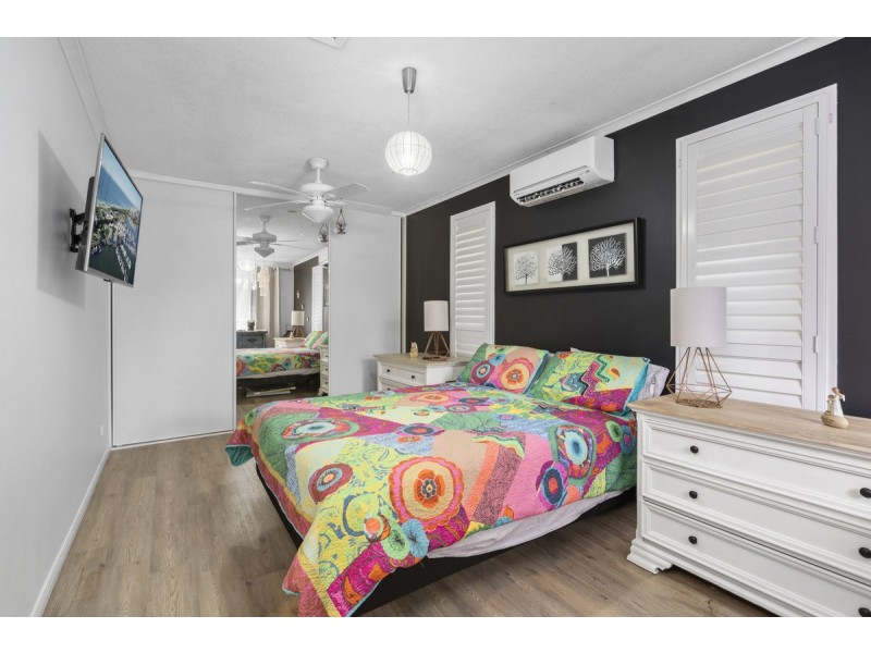 4 Bernadette Place, Highland Park QLD 4211