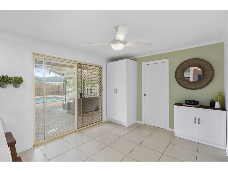 4 Bernadette Place, Highland Park QLD 4211