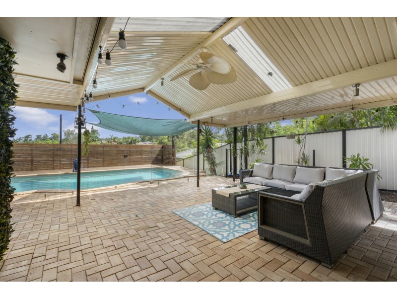 4 Bernadette Place, Highland Park QLD 4211