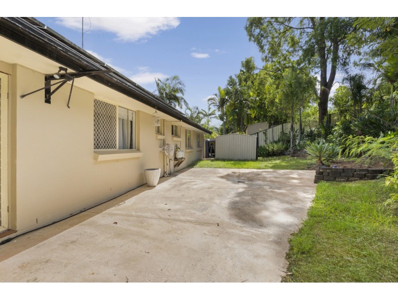 4 Bernadette Place, Highland Park QLD 4211