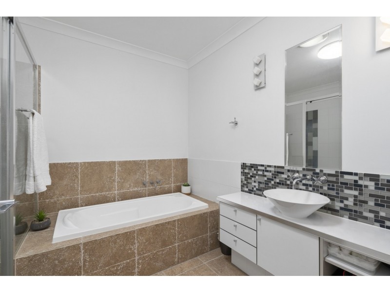 3308 Central Place, Carrara QLD 4211