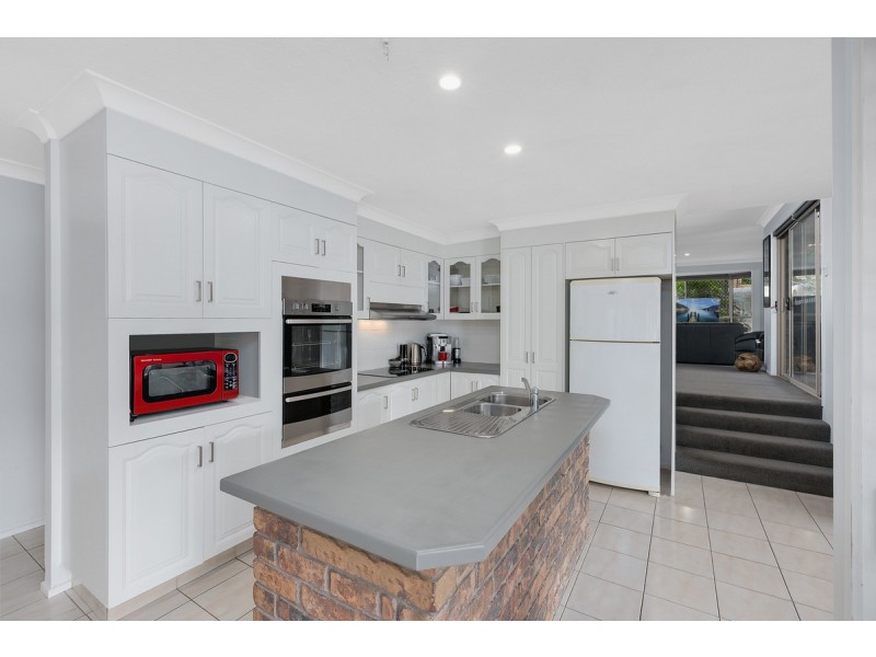 4 Marla Way, Carrara QLD 4211