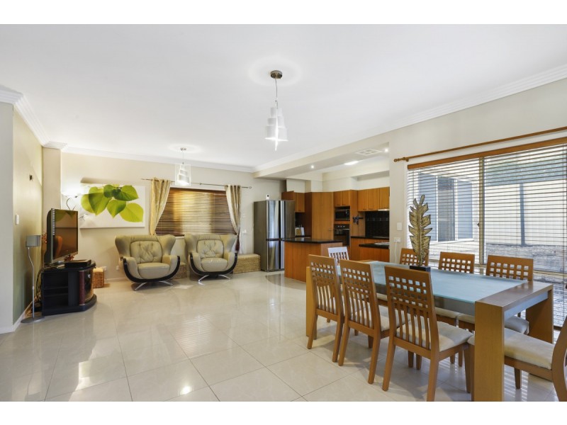 6 Mercure Place, Highland Park QLD 4211