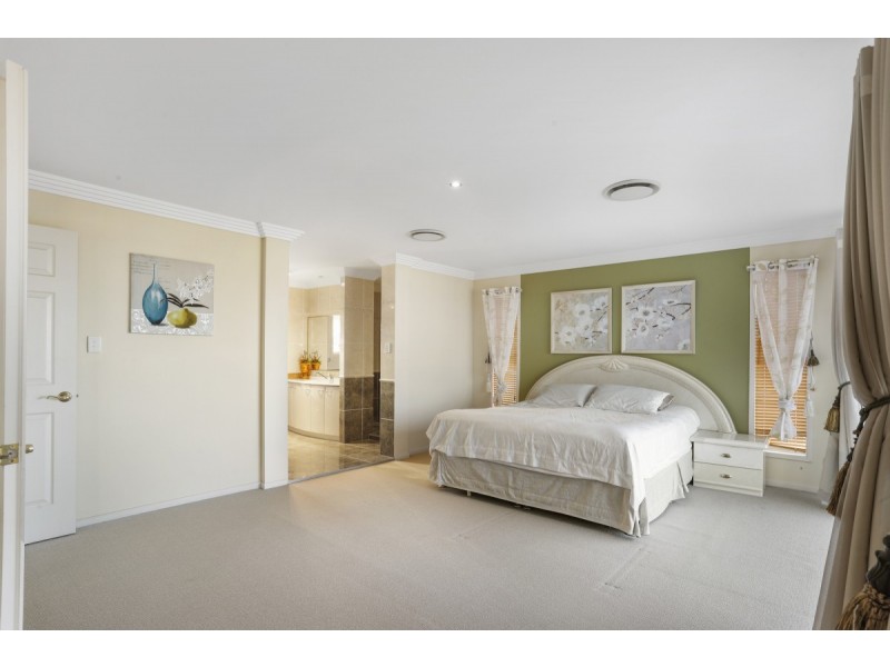 6 Mercure Place, Highland Park QLD 4211