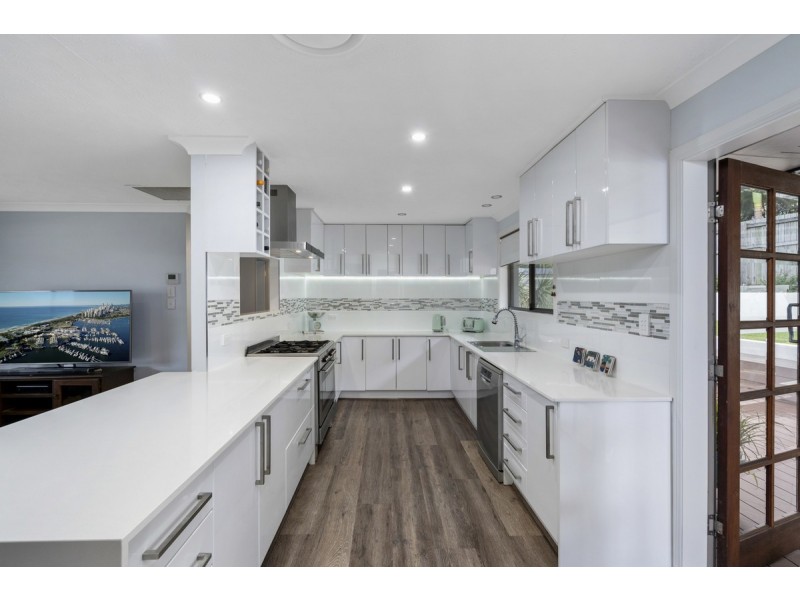 8 Aberdeen Court, Highland Park QLD 4211