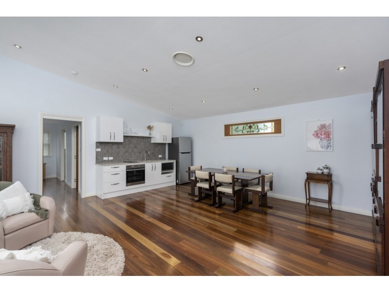 8 Aberdeen Court, Highland Park QLD 4211