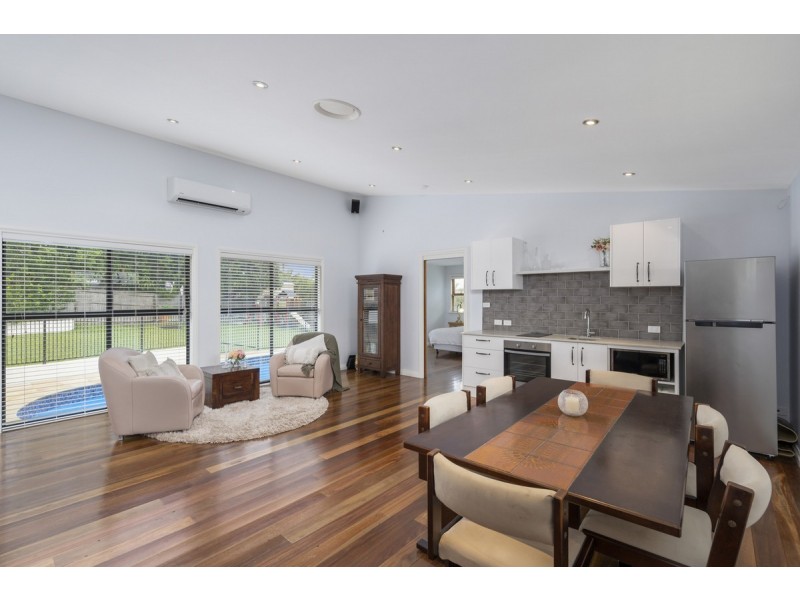 8 Aberdeen Court, Highland Park QLD 4211