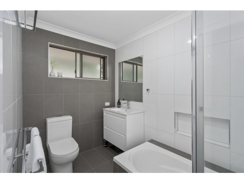 8 Aberdeen Court, Highland Park QLD 4211