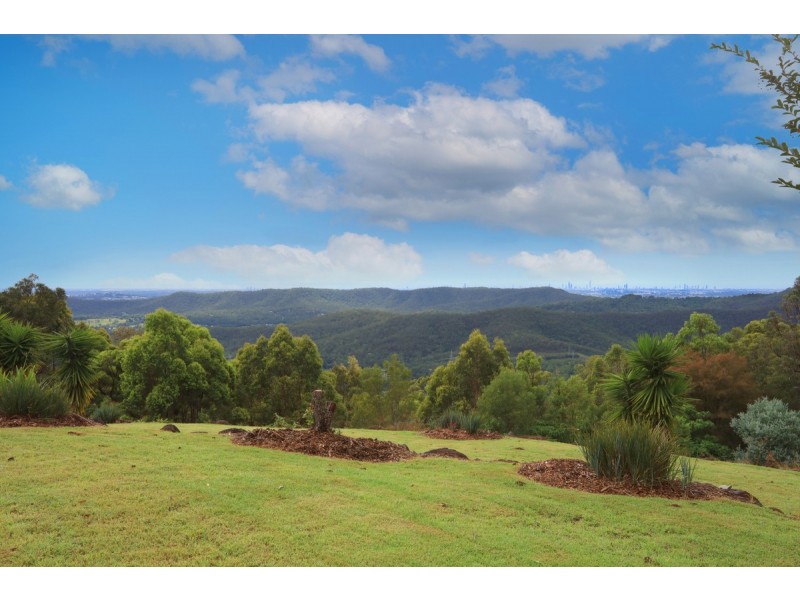 50 Macrozamia Drive, Clagiraba QLD 4211