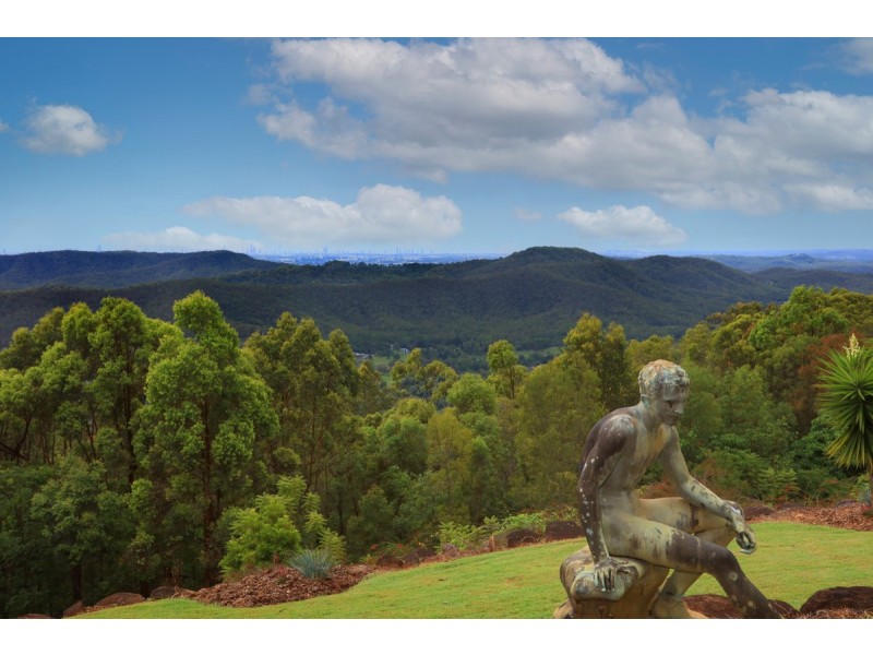 50 Macrozamia Drive, Clagiraba QLD 4211