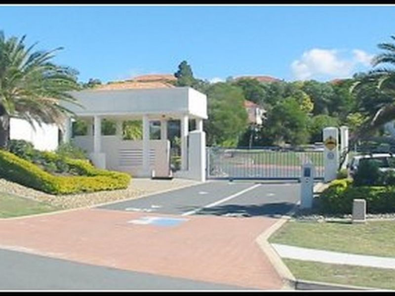 35/2 Studio Drive (Villa Corfu), Pacific Pines QLD 4211