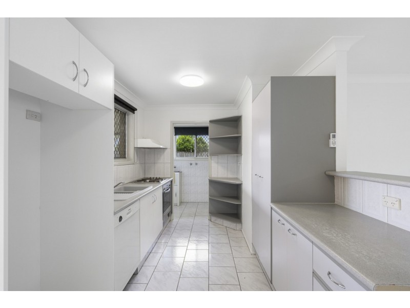 32 T E Peters Drive, Broadbeach Waters QLD 4218