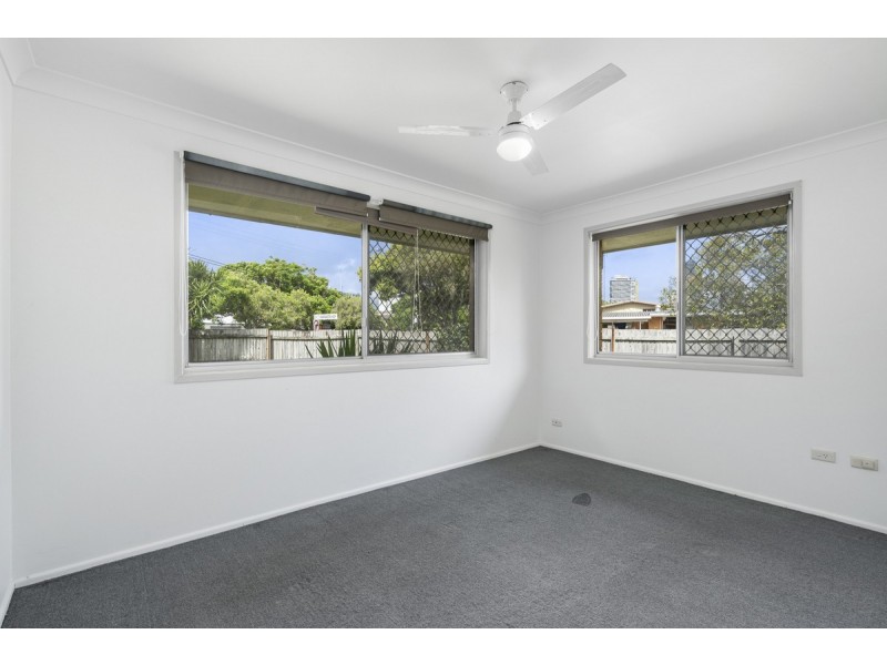32 T E Peters Drive, Broadbeach Waters QLD 4218