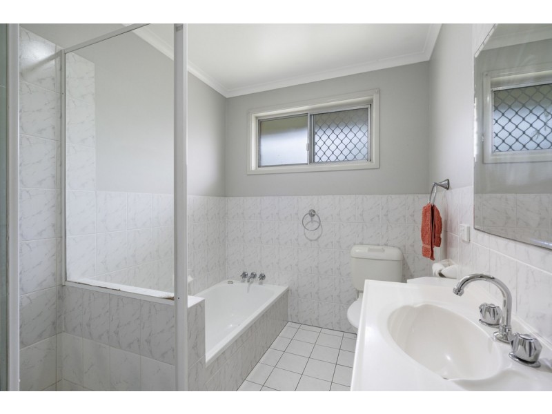 32 T E Peters Drive, Broadbeach Waters QLD 4218