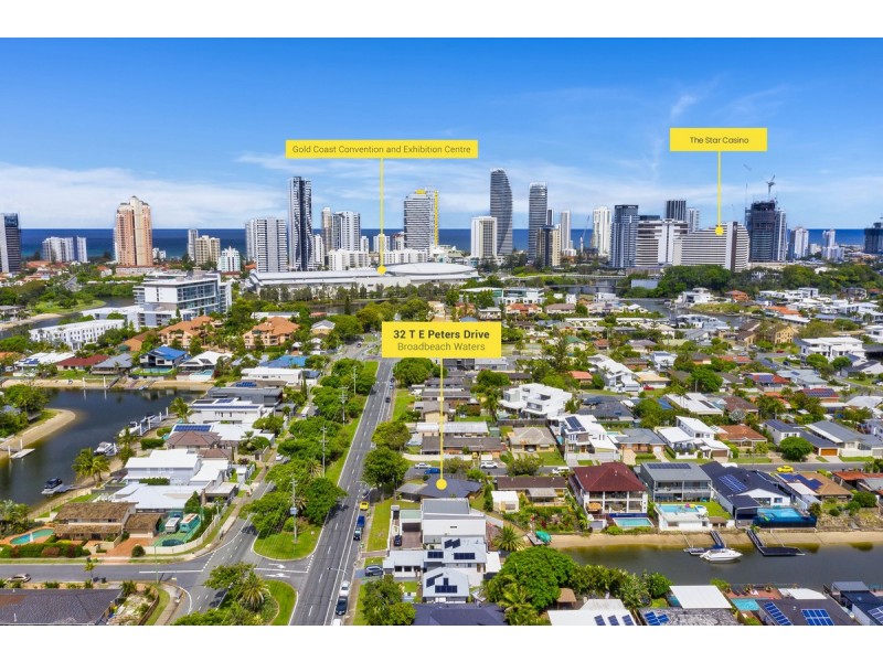32 T E Peters Drive, Broadbeach Waters QLD 4218