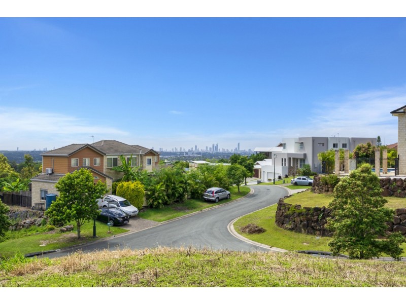 38 Tara Vista Boulevard, Highland Park QLD 4211