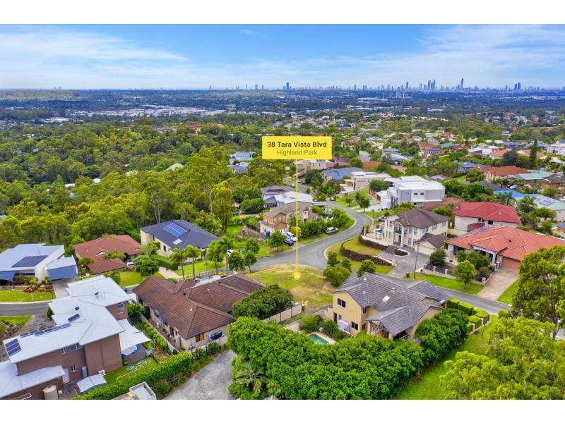 38 Tara Vista Boulevard, Highland Park QLD 4211