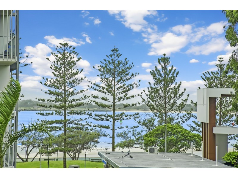 413/17 Bath Street, Labrador QLD 4215