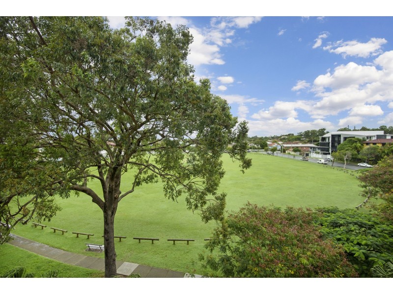 413/17 Bath Street, Labrador QLD 4215