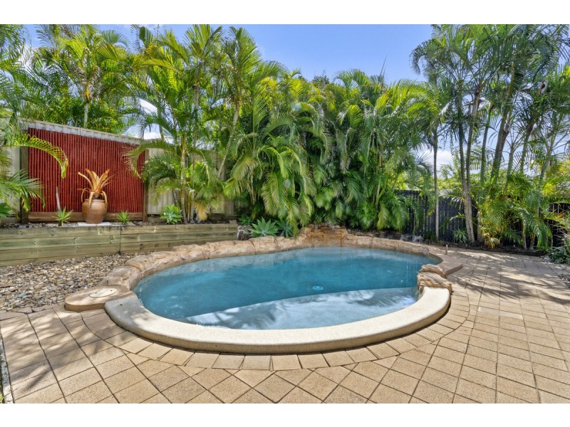 21 Hastings Crescent, Carrara QLD 4211