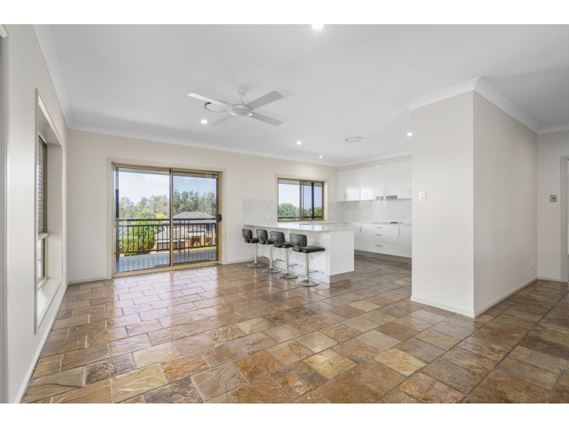 21 Hastings Crescent, Carrara QLD 4211