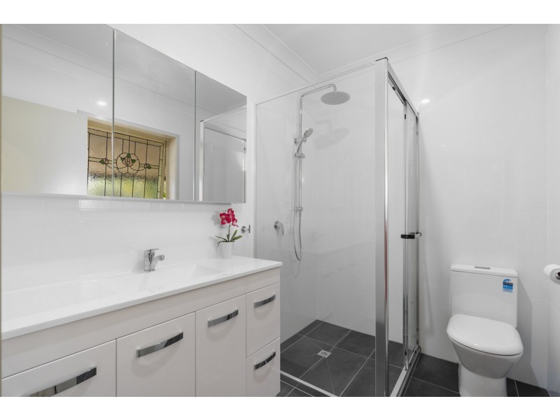 21 Hastings Crescent, Carrara QLD 4211