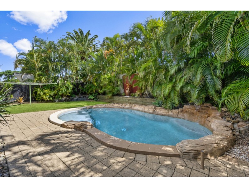 21 Hastings Crescent, Carrara QLD 4211