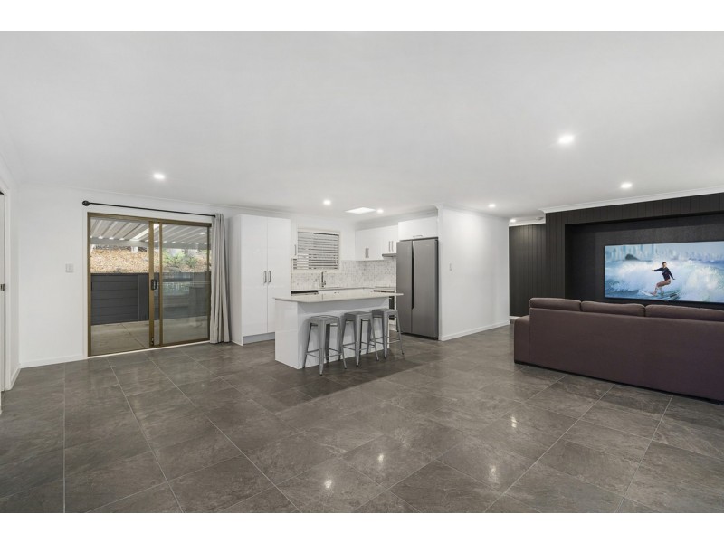 1 Mataranka Drive, Worongary QLD 4213