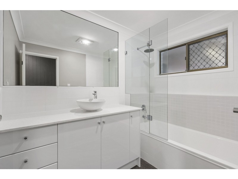 1 Mataranka Drive, Worongary QLD 4213