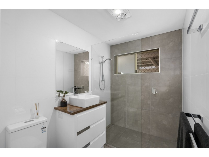 1 Bernadette Place, Highland Park QLD 4211