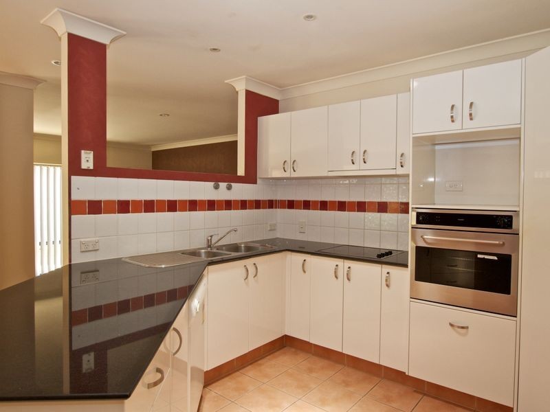 42 Riverwood Drive, Ashmore QLD 4214