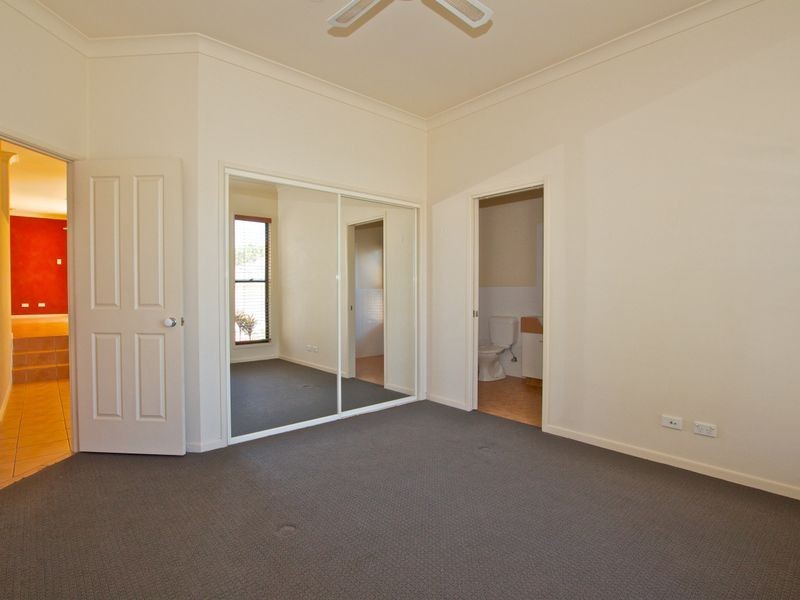 42 Riverwood Drive, Ashmore QLD 4214