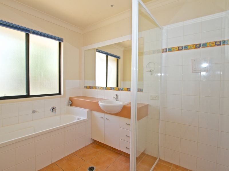 42 Riverwood Drive, Ashmore QLD 4214